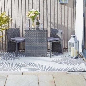  Ideal for patios, terraces, balconies, halls or kitchens 100% polypropylene Rugged and water resistant Easy to clean - wipe or hose down outside 150 x 210 cm Assorted - colour chosen at random when you